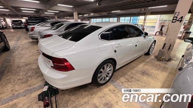 Volvo S90 T5 Momentum, 2017 4