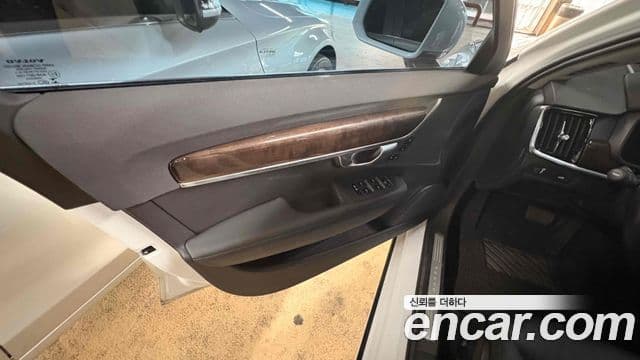 Volvo S90 T5 Momentum, 2017 14