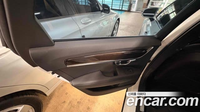 Volvo S90 T5 Momentum, 2017 16