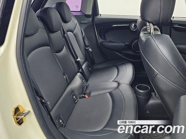 Mini Cooper 3세대, 2015 12