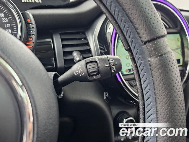 Mini Cooper 3세대, 2015 17