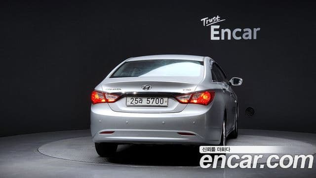 Hyundai YF Sonata Premier, 2011 4