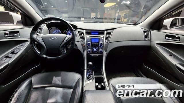 Hyundai YF Sonata Premier, 2011 7