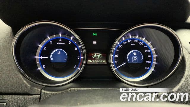 Hyundai YF Sonata Premier, 2011 8