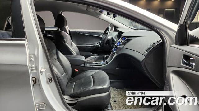 Hyundai YF Sonata Premier, 2011 10