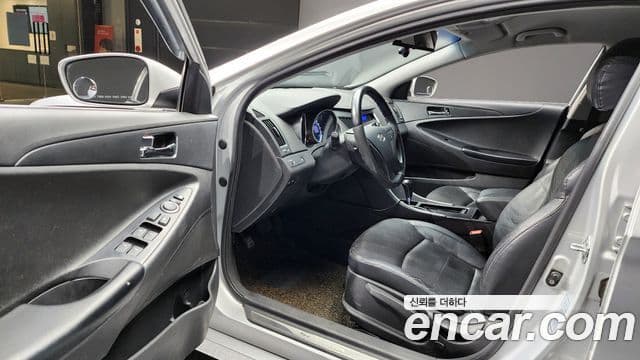 Hyundai YF Sonata Premier, 2011 11