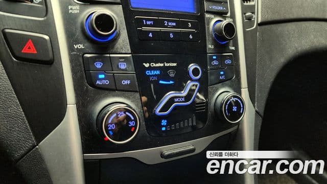 Hyundai YF Sonata Premier, 2011 16