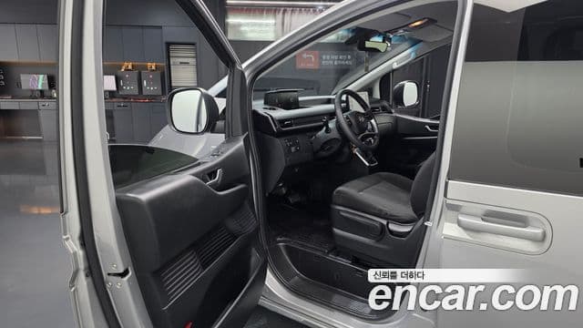 Hyundai Staria Smart, 2025 11