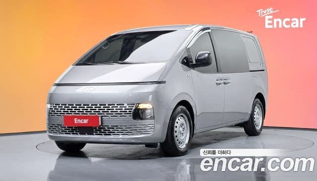 Hyundai Staria Smart, 2025 1
