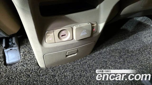 Kia All New Carnival Prestige High Roof, 2017 17