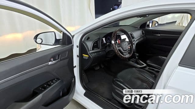 Hyundai Avante AD Style, 2018 10