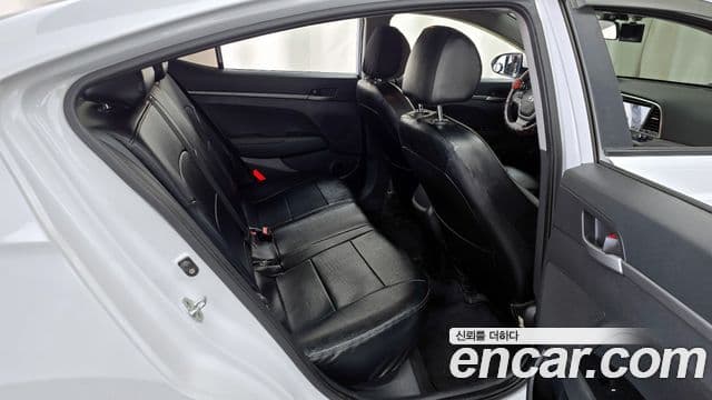 Hyundai Avante AD Style, 2018 12