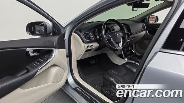 Volvo V40 2세대, 2016 10