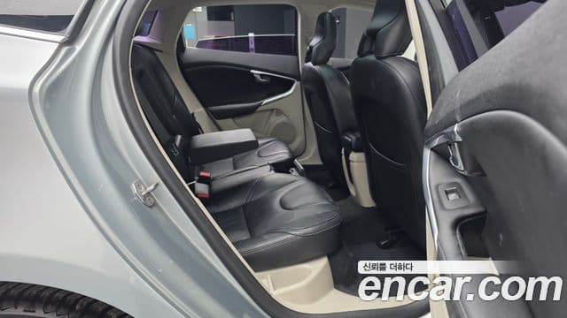 Volvo V40 2세대, 2016 12