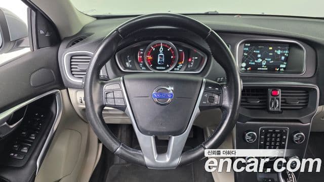 Volvo V40 2세대, 2016 13