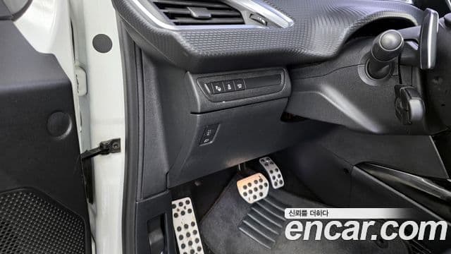 Peugeot 2008 1.6 BlueHDi Felline, 2016 16