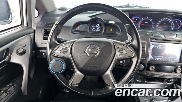 KG모빌리티(SsangYong) Korando 투리스모 4WD outdoor Edition 9인승, 2017 13