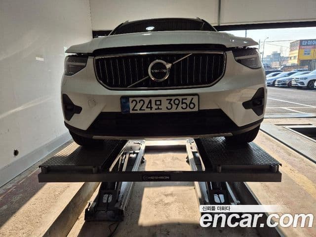 Volvo XC40 B4 Ultra Bright, 2025 1
