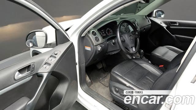 Volkswagen New Tiguan 5N, 2016 12