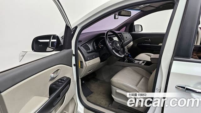 Kia All New Carnival Luxury, 2016 10