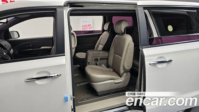 Kia All New Carnival Luxury, 2016 11
