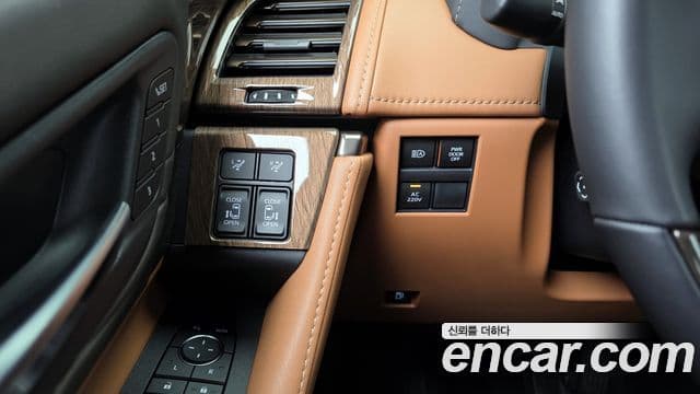 Toyota Alphard 4세대 2.5 HEV Executive AWD, 2025 18