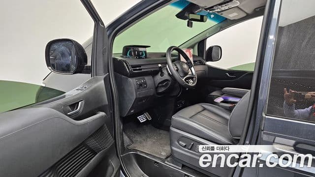 Hyundai Staria Prestige, 2025 11