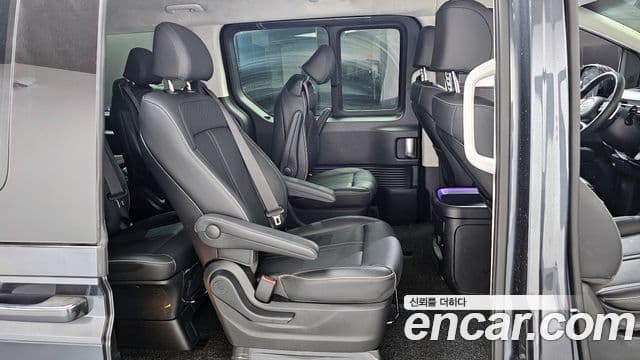 Hyundai Staria Prestige, 2025 12