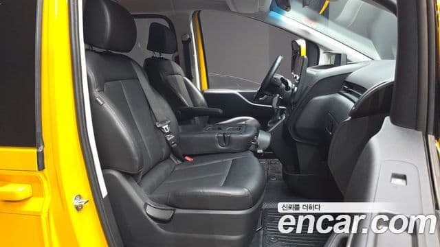 Hyundai Staria 15인승, 2022 11