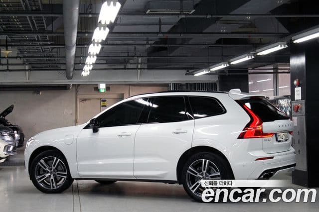Volvo XC60 2세대 T8 R-Design, 2021 4