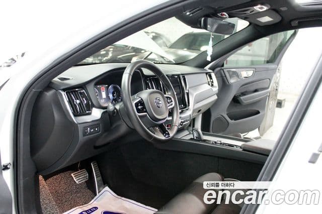 Volvo XC60 2세대 T8 R-Design, 2021 8