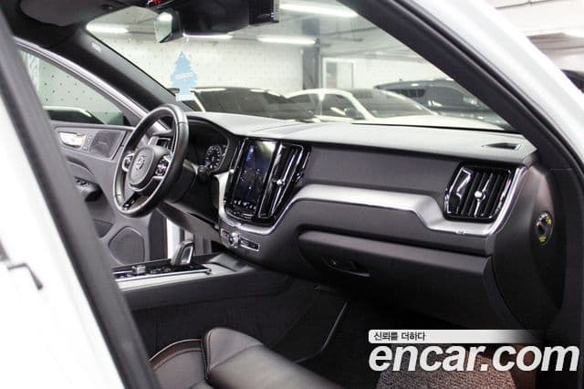 Volvo XC60 2세대 T8 R-Design, 2021 10
