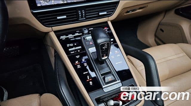 Porsche Cayenne (PO536), 2019 9