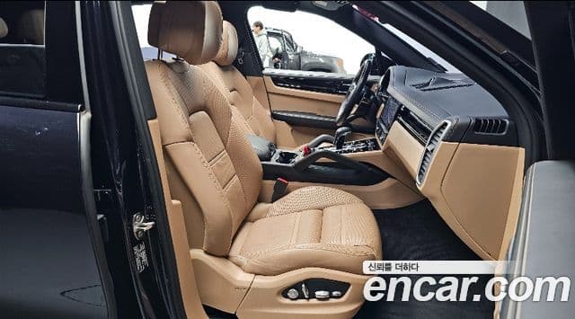 Porsche Cayenne (PO536), 2019 18