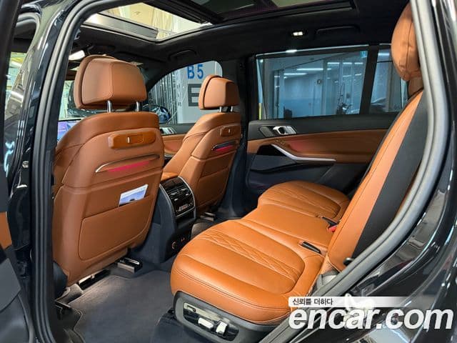 BMW X7 (G07) xDrive 40i M Sport 7인승, 2024 8