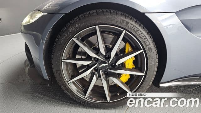 Aston Martin 밴티지 2세대 4.0 V8 купе, 2020 все фото