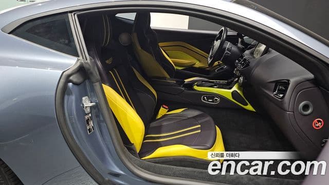 Aston Martin 밴티지 2세대 4.0 V8 купе, 2020 10