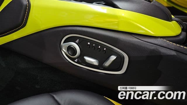 Aston Martin 밴티지 2세대 4.0 V8 купе, 2020 17