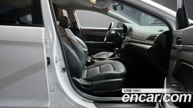 Hyundai Avante AD 1.6 GDI Value Plus, 2017 10