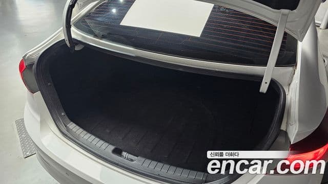 Hyundai Avante AD 1.6 GDI Value Plus, 2017 20