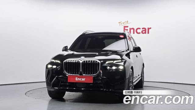 BMW X7 (G07) xDrive 40i M Sport 6인승, 2025 3