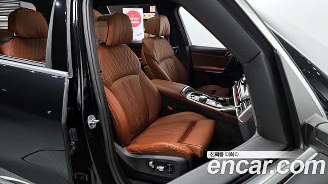 BMW X7 (G07) xDrive 40i M Sport 6인승, 2025 10