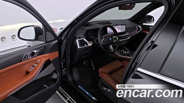 BMW X7 (G07) xDrive 40i M Sport 6인승, 2025 11