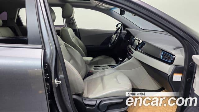 Kia Niro Noblesse, 2018 11