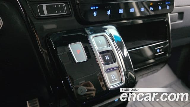 Hyundai Staria Prestige, 2025 9