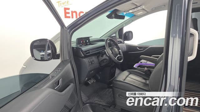 Hyundai Staria Prestige, 2025 11