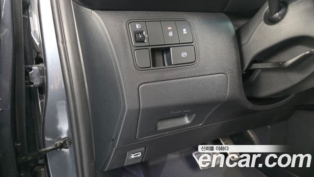 Hyundai Staria Prestige, 2025 13