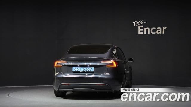 Tesla модель 3, 2025 4