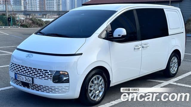 Hyundai Staria Modern, 2023 1