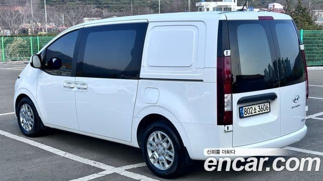 Hyundai Staria Modern, 2023 4
